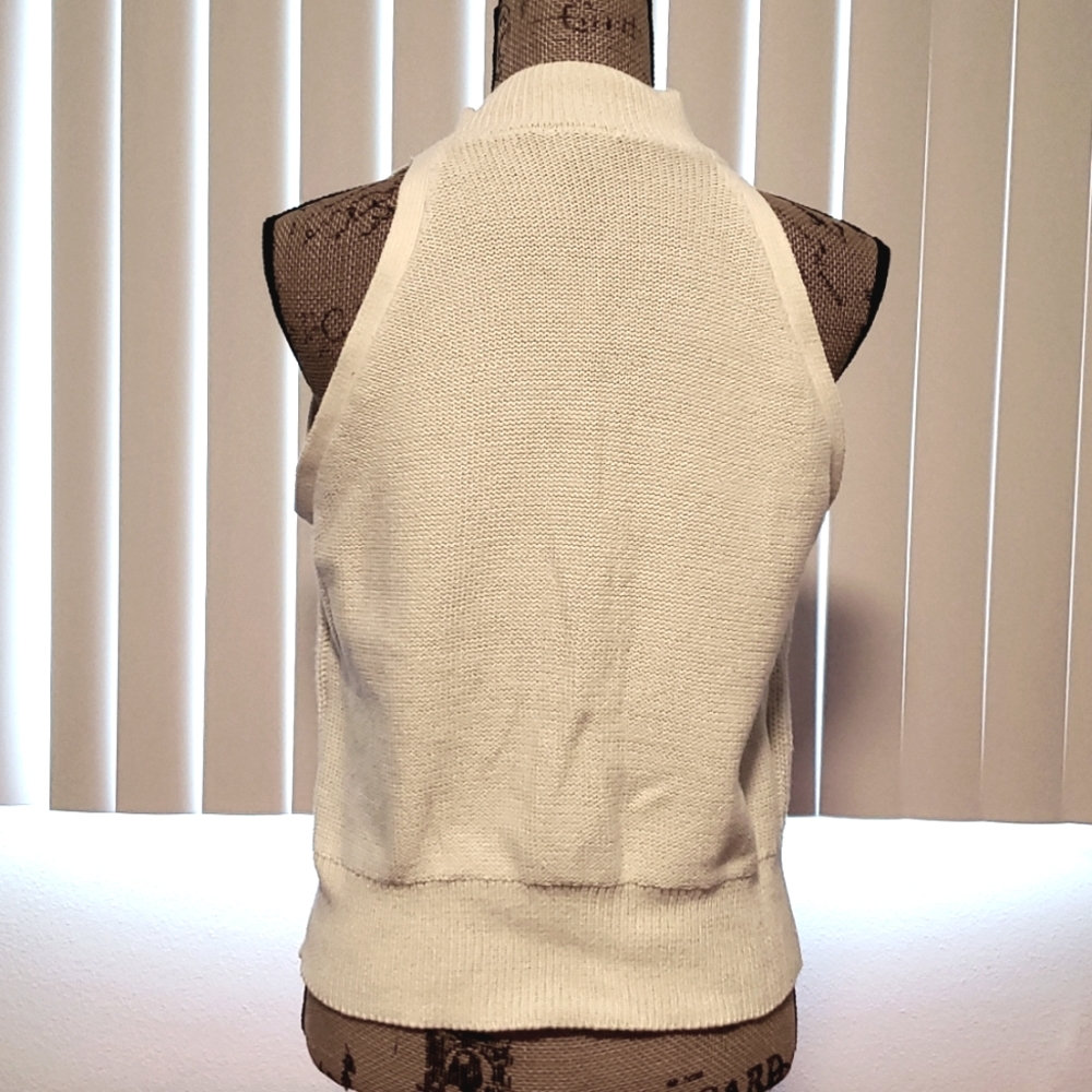 The Limited White sleeveless crew neck cable knit sweater sz. Lg. - Picture 4 of 7